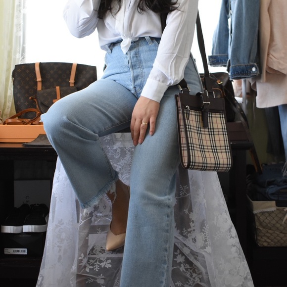 - 🥰Pretty🥰BURBERRY BEIGE CROSSBODY - Picture 4 of 16